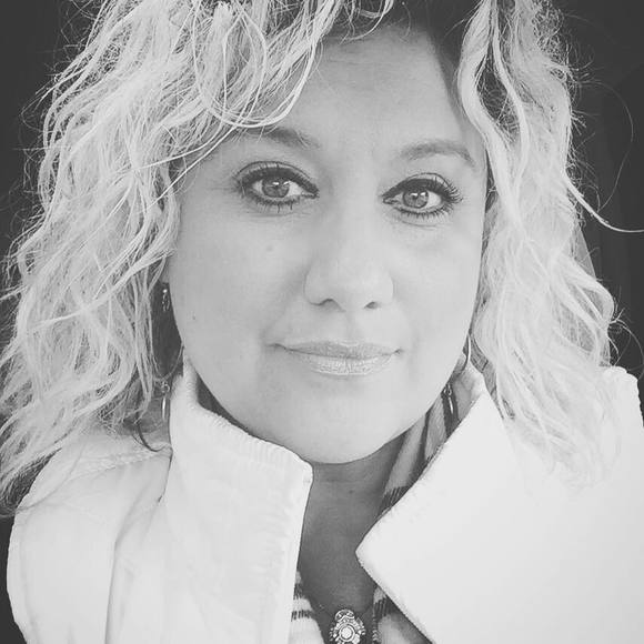 Meet your Posher, Carla - Picture 1 of 1