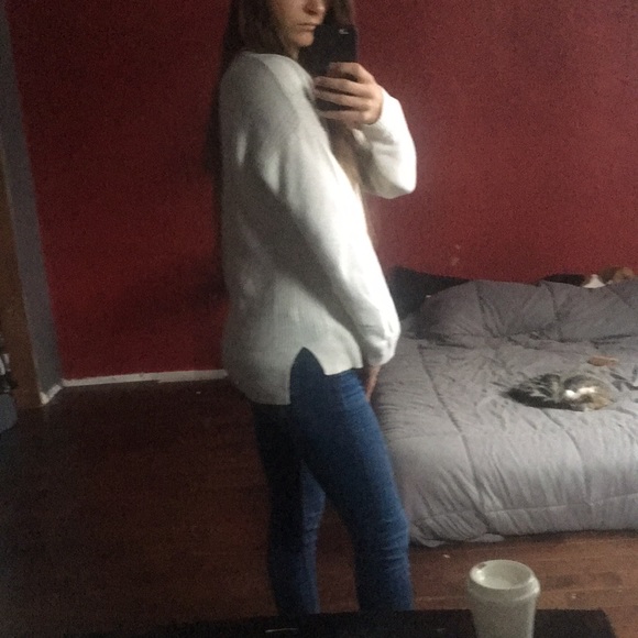 CLOSET CLOSING - Picture 2 of 3