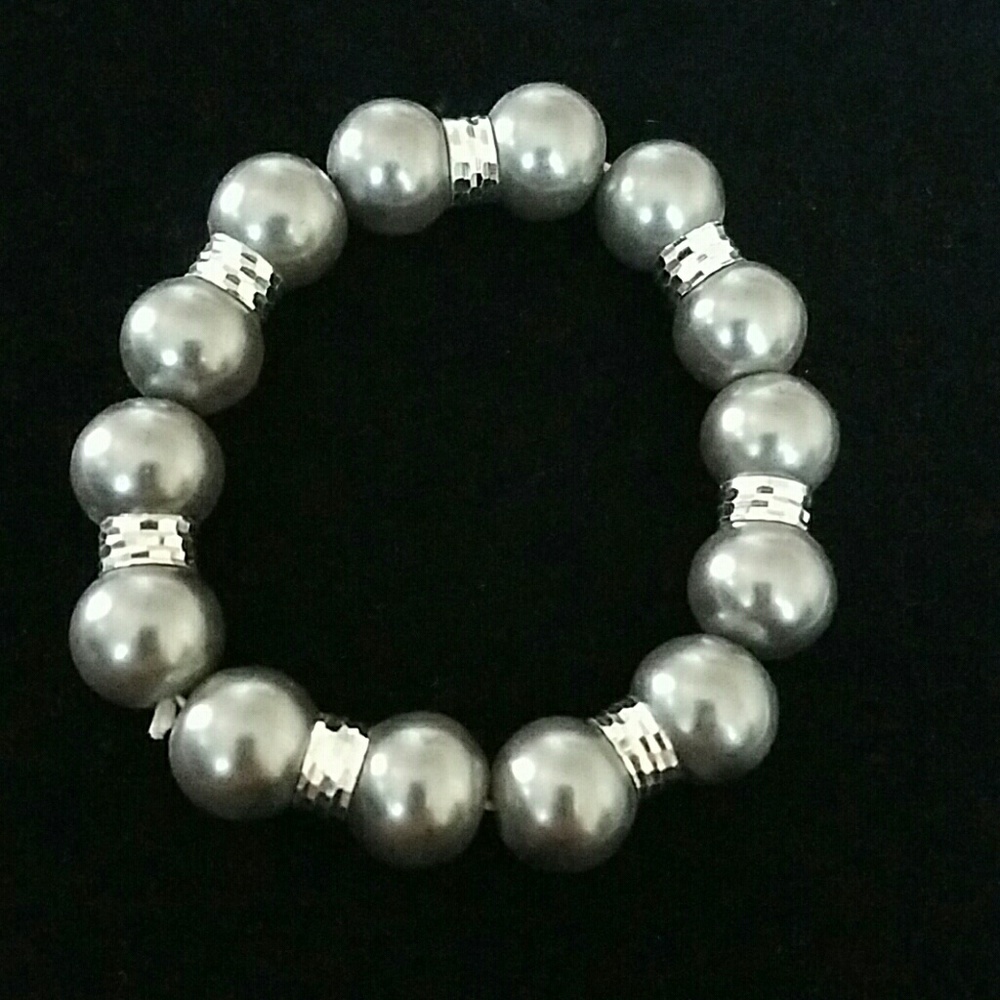Gray bead bracelet