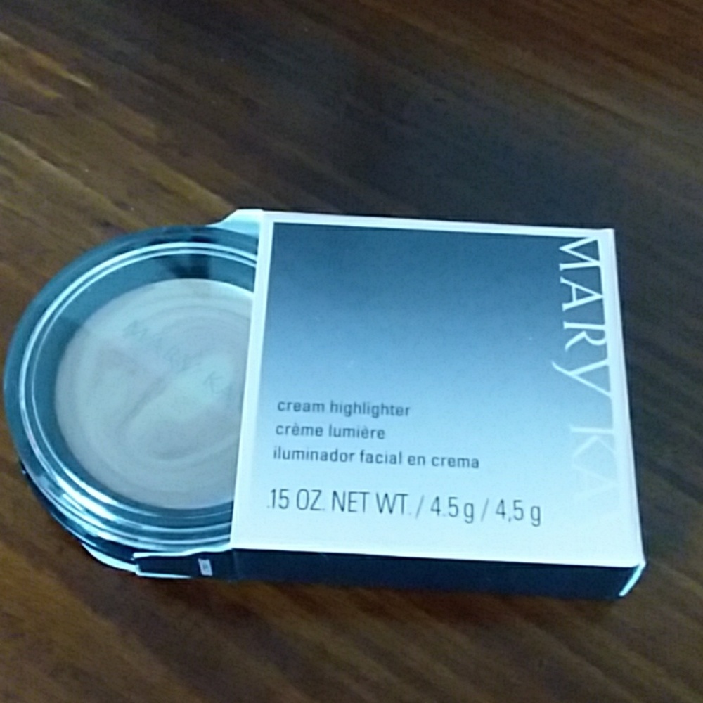 NWT Mary Kay cream highlighter
