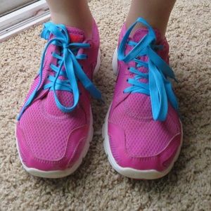 Fuchsia and blue accent Nike’s size 8!