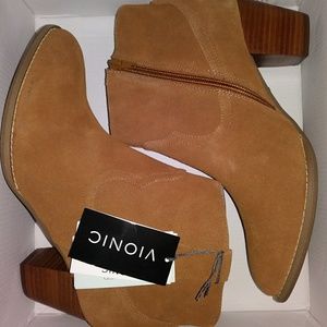 Vionic booties size 9