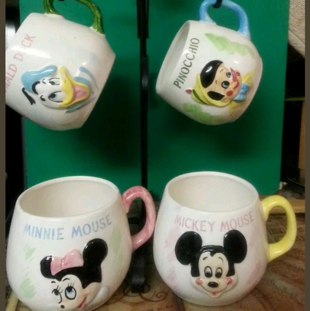 Rare vintage collectable Disney mugs and stand set