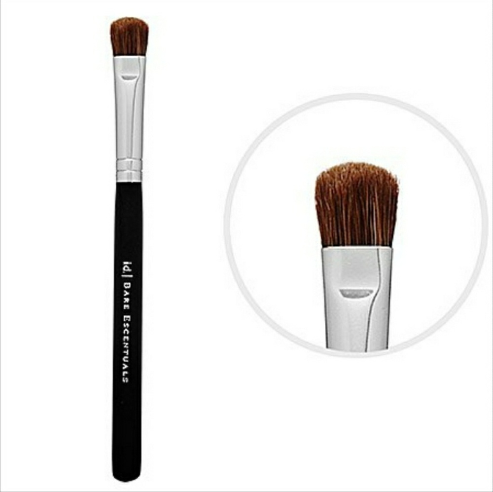 BM wet/dry eyeshadow brush