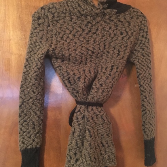 Super cute/warm winter cardigan! - Picture 2 of 4