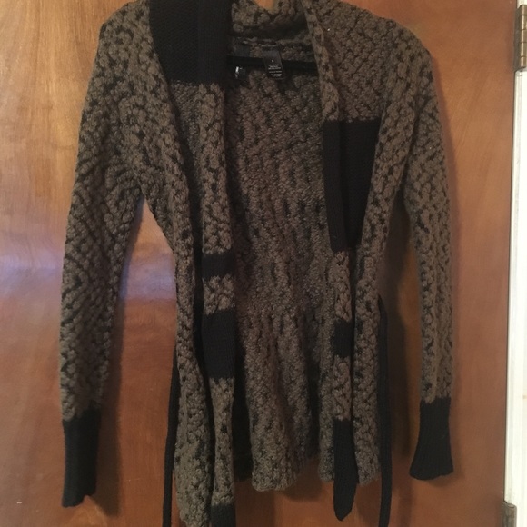 Super cute/warm winter cardigan! - Picture 3 of 4