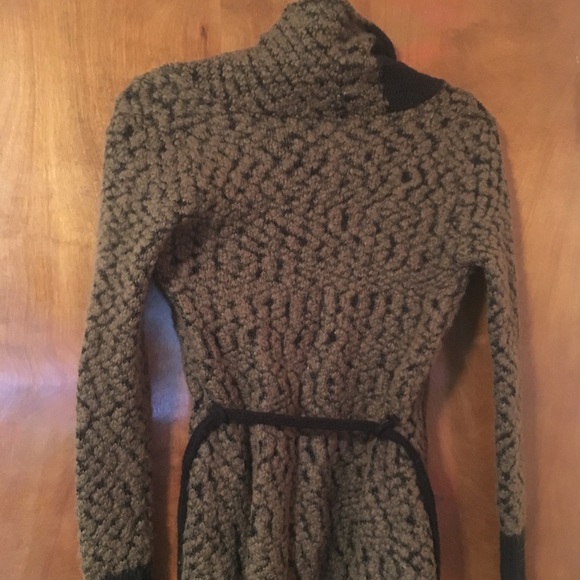 Super cute/warm winter cardigan! - Picture 4 of 4