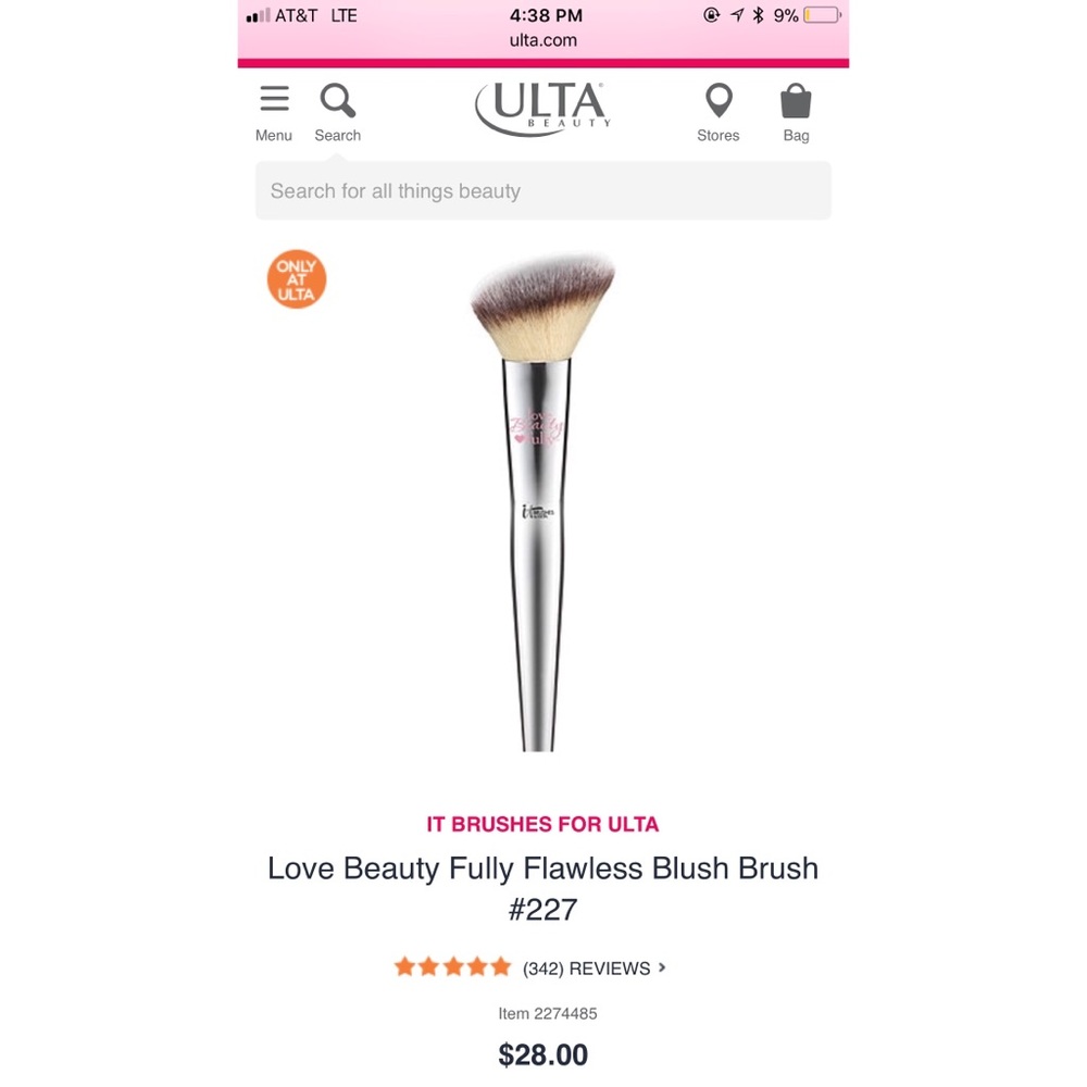 Flawless blush brush by “IT” Cosmetics