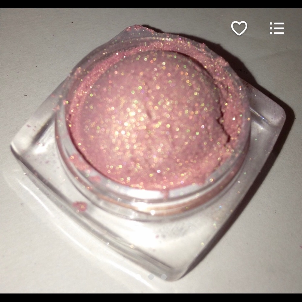 Mineral Eyeshadow in Lovely