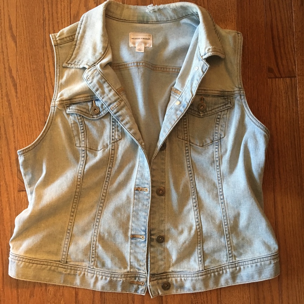 Melrose & Market Light Denim Vest!