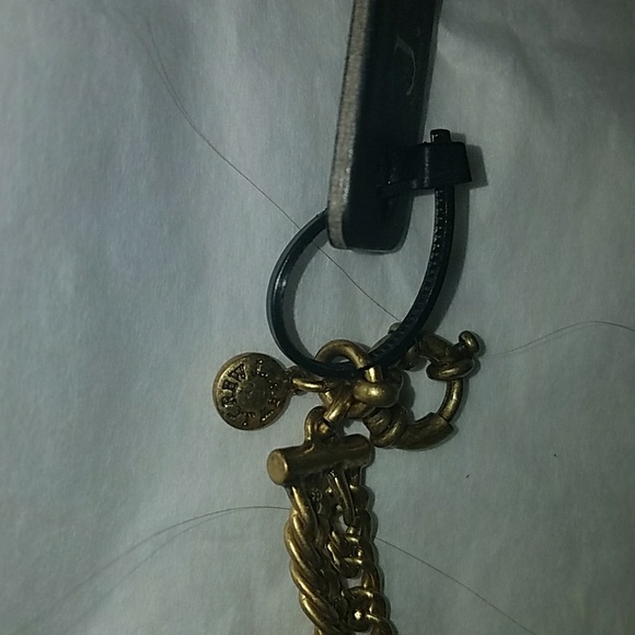 Beautiful statement necklace!! A must have! - Picture 4 of 4