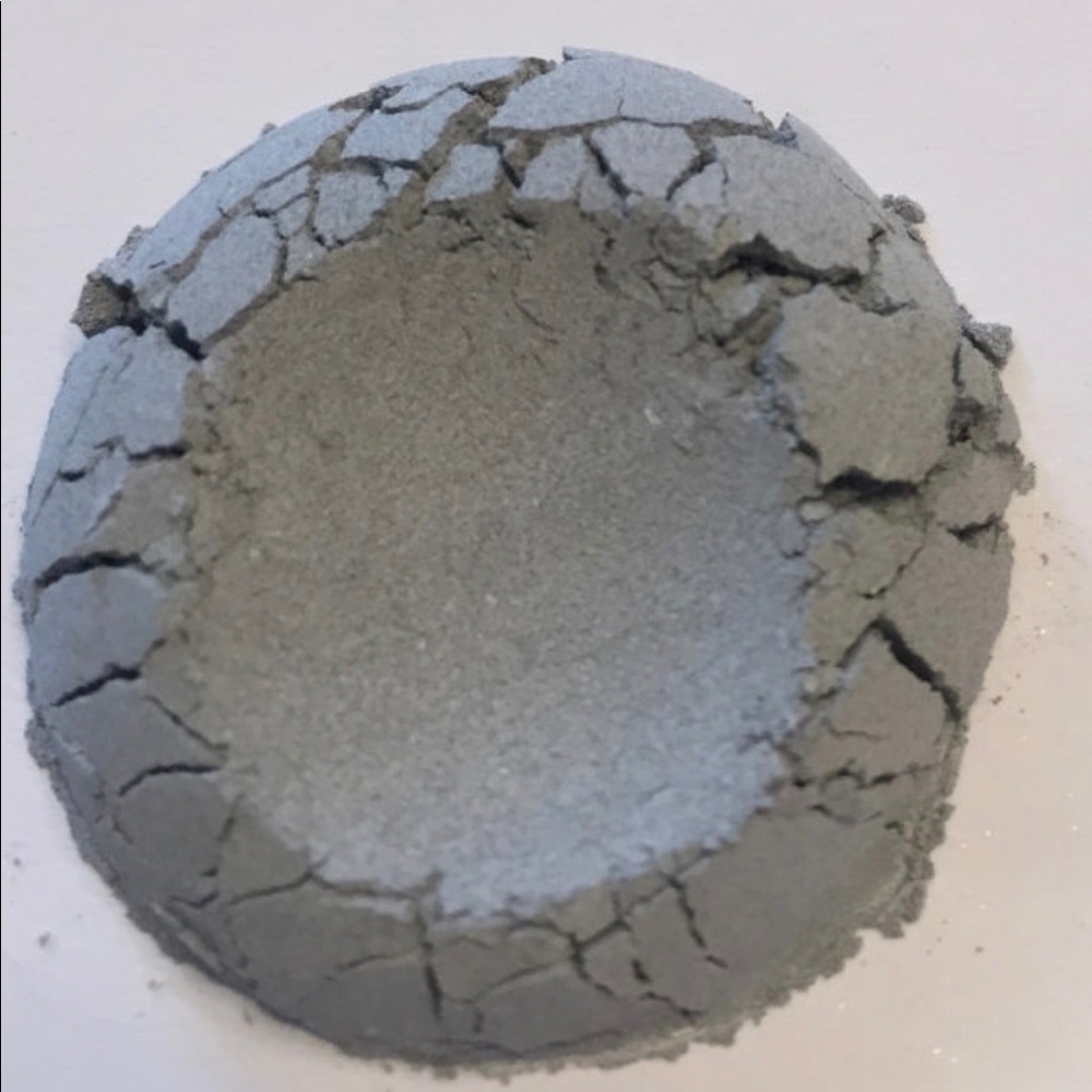 Mineral Eyeshadow in Grey Skies Matte