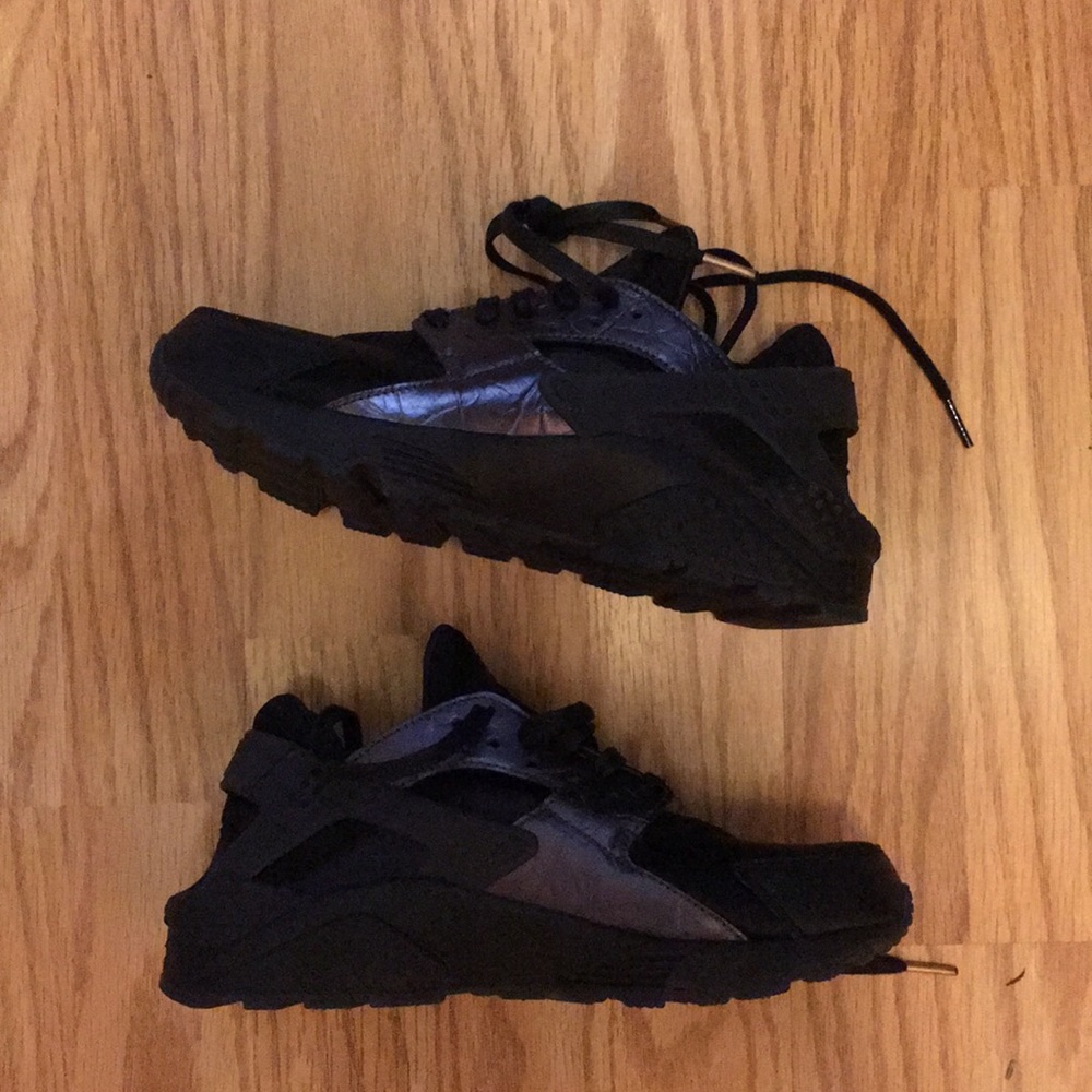 Black Nike Air Huarache Run