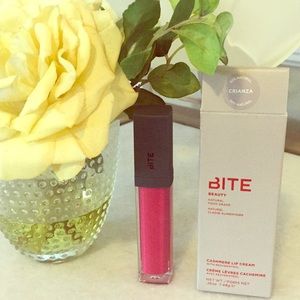 🎉💄HP💄🎉Bite Beauty Cashmere lip cream  CRIANZA