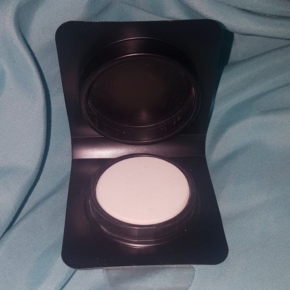 Makeup - Picture 2 of 3