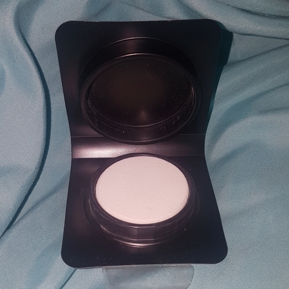 Makeup - Picture 2 of 3