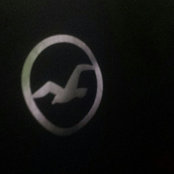 Hollister windbreaker - Picture 2 of 2