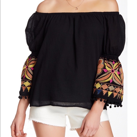 Tops - Va Va by Joy Han embroidered top