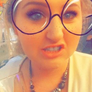 Meet your Posher, Christine