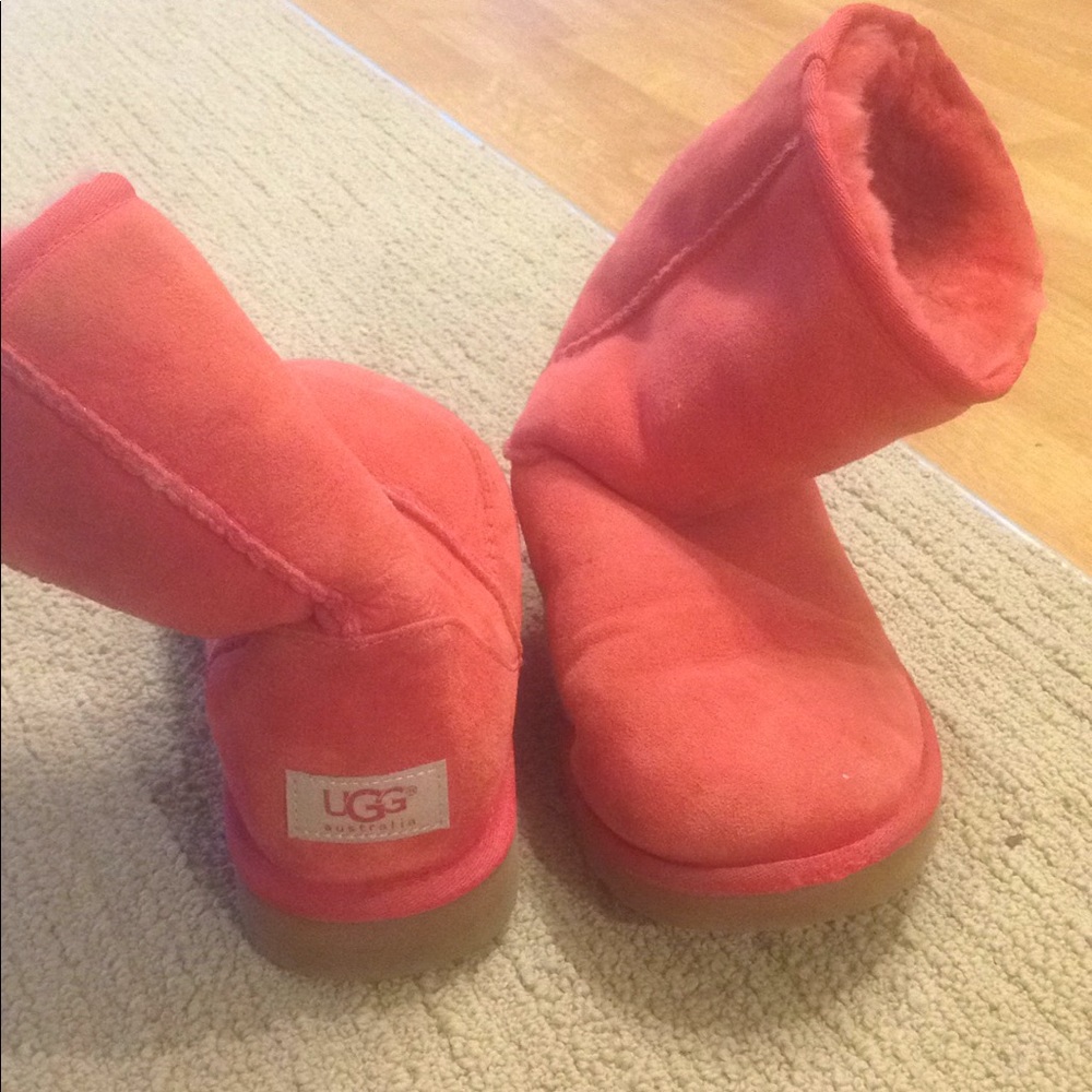Coral UGGs