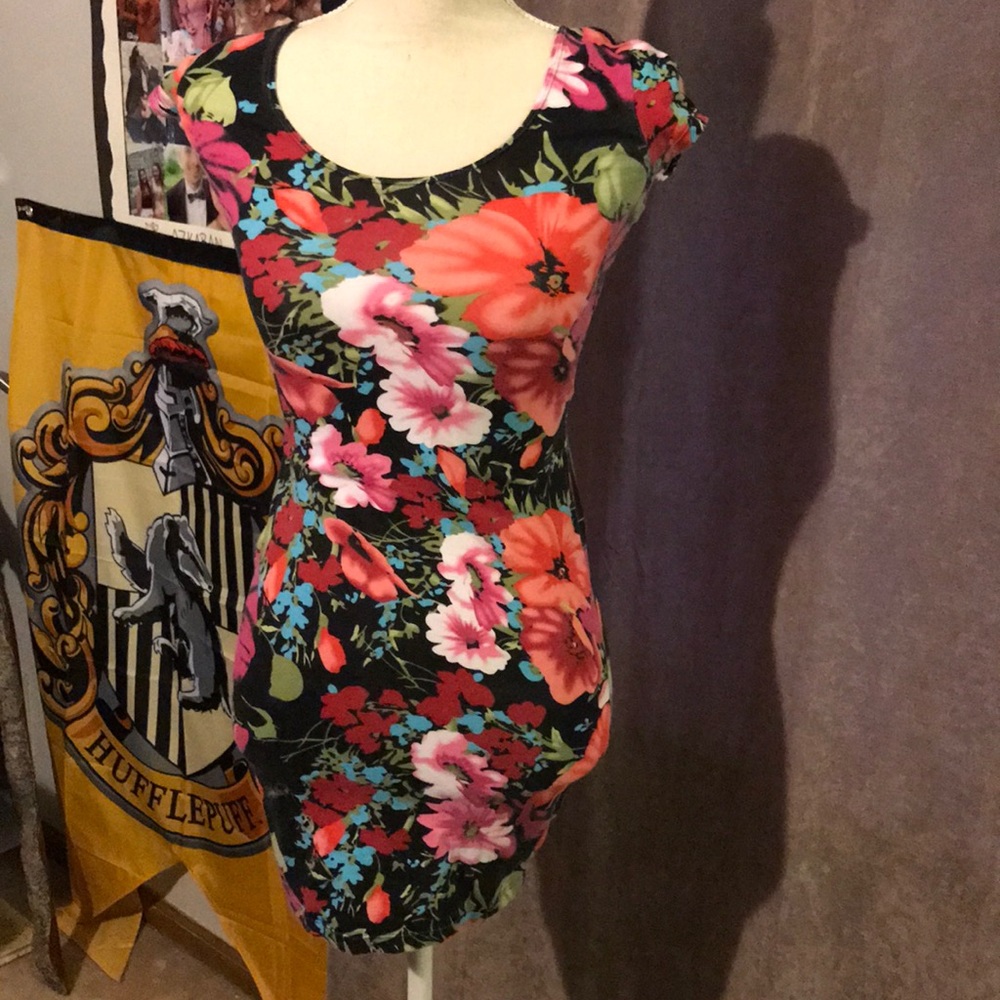 FUN FLIRTY AND FLORAL body con dress