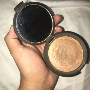 Becca Champagne Pop Highlighter