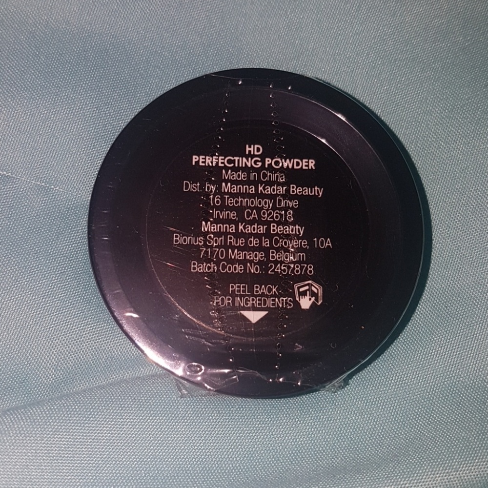 Powder makeup - Picture 2 of 2