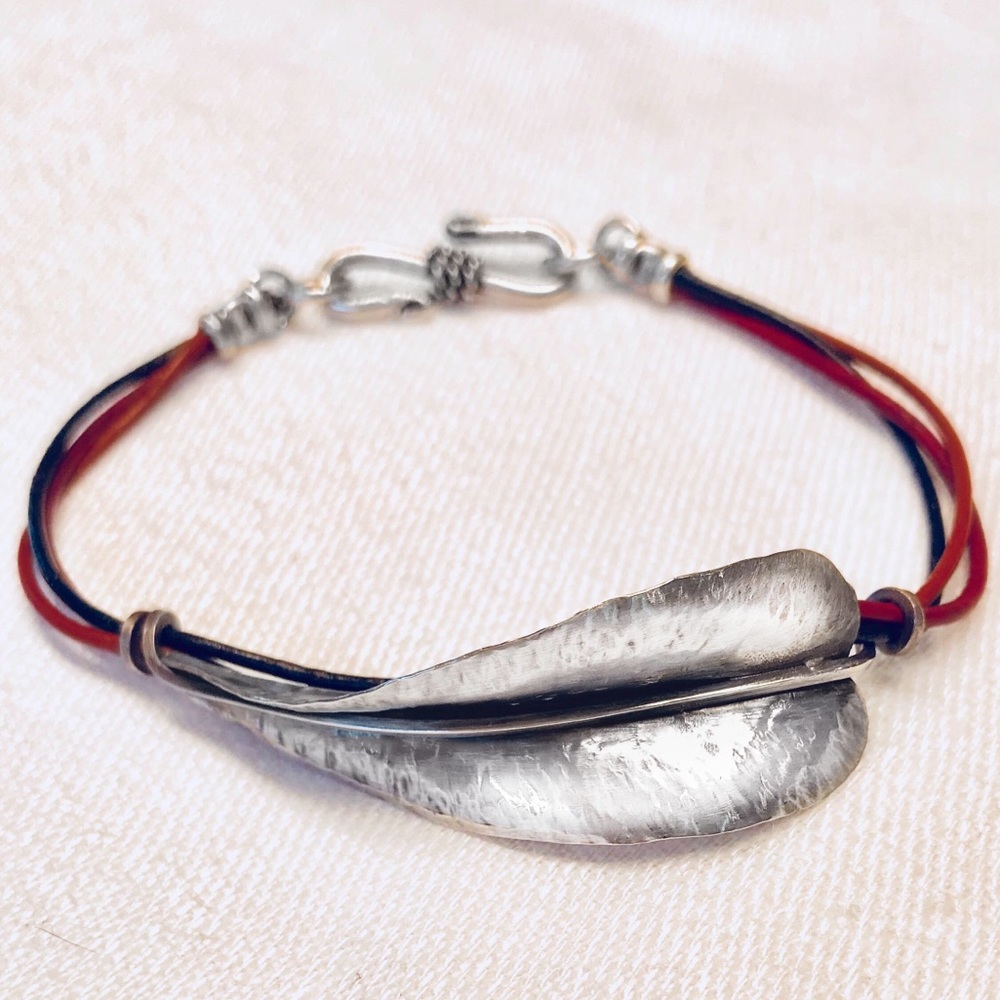 🎁 New Silver bracelet with red & brown leather.
