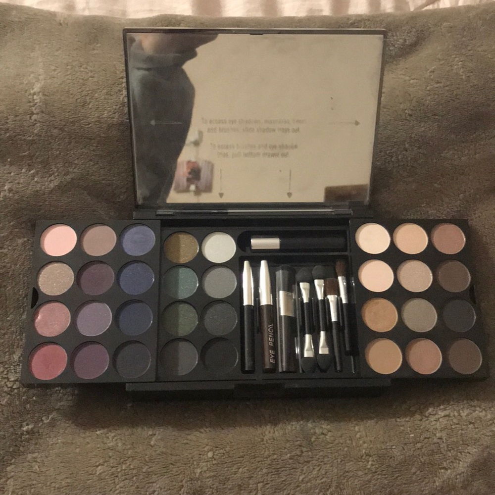 Make up pallete