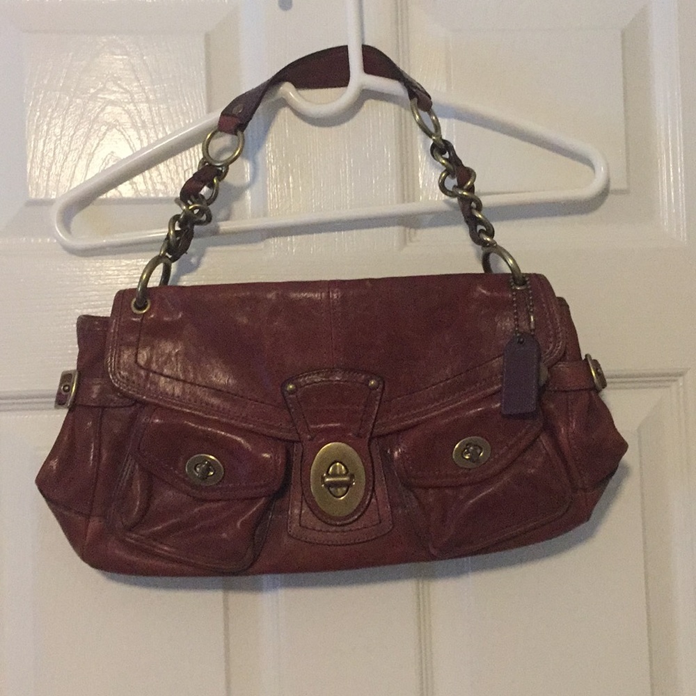 Gorgeous leather coach shoulder bag