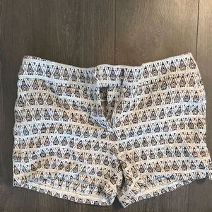 High rise, patterned white Loft shorts