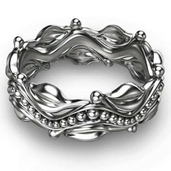 Exquisite Leaf & Vine .925 Sterling Silver Ring - Picture 2 of 3