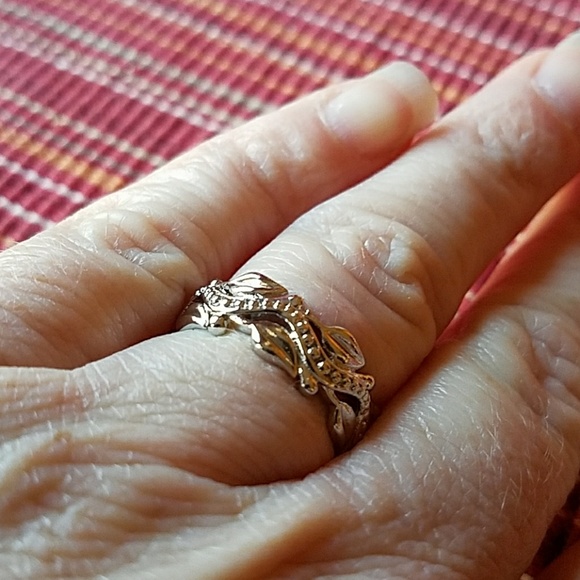 Exquisite Leaf & Vine .925 Sterling Silver Ring - Picture 3 of 3