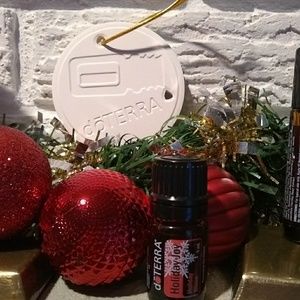 DōTERRA 5mL holiday joy + 2017 ornament NWT