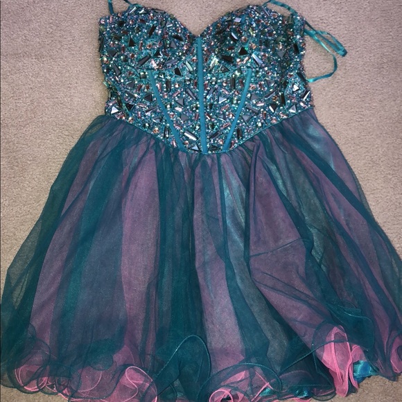 Dress - Picture 4 of 8