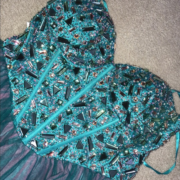 Dress - Picture 5 of 8