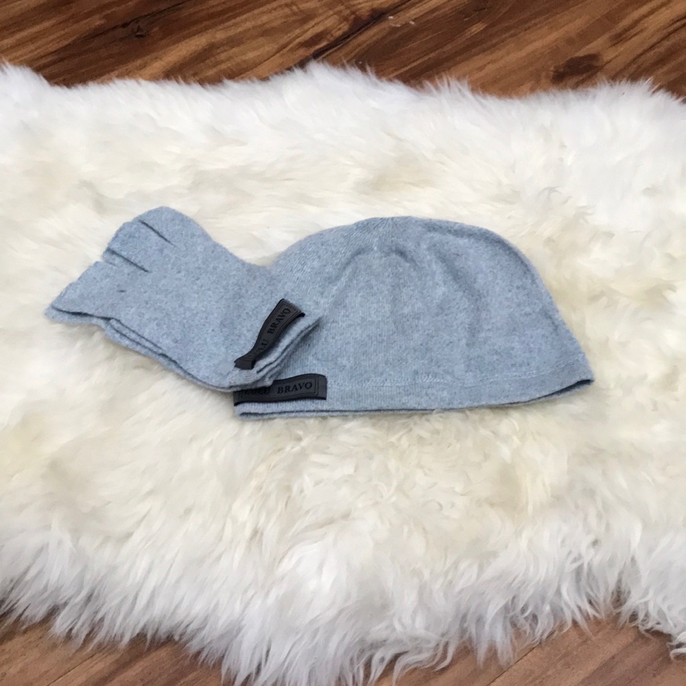 *SOLD* Cashmere hat & gloves