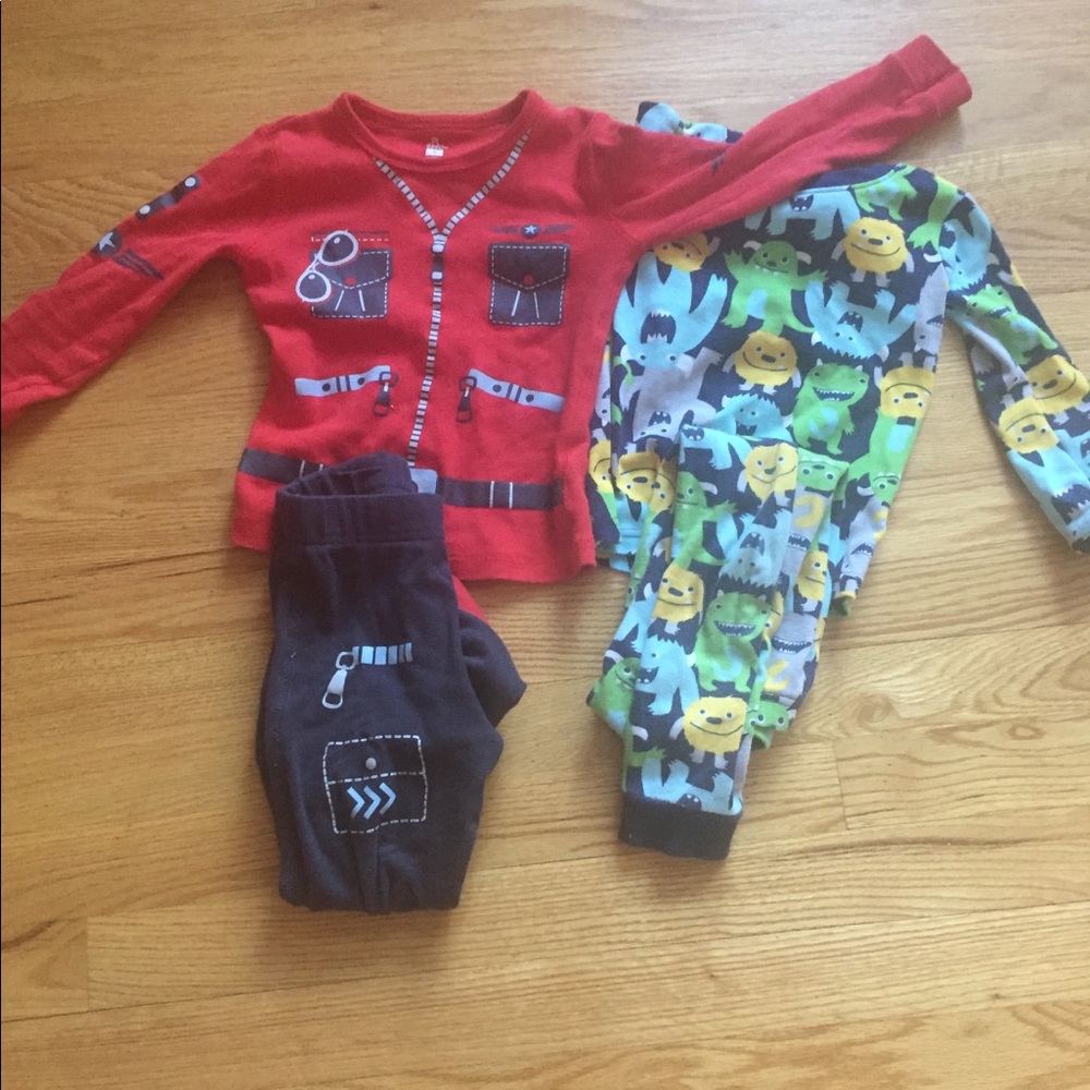 Bundle of 2 pajamas