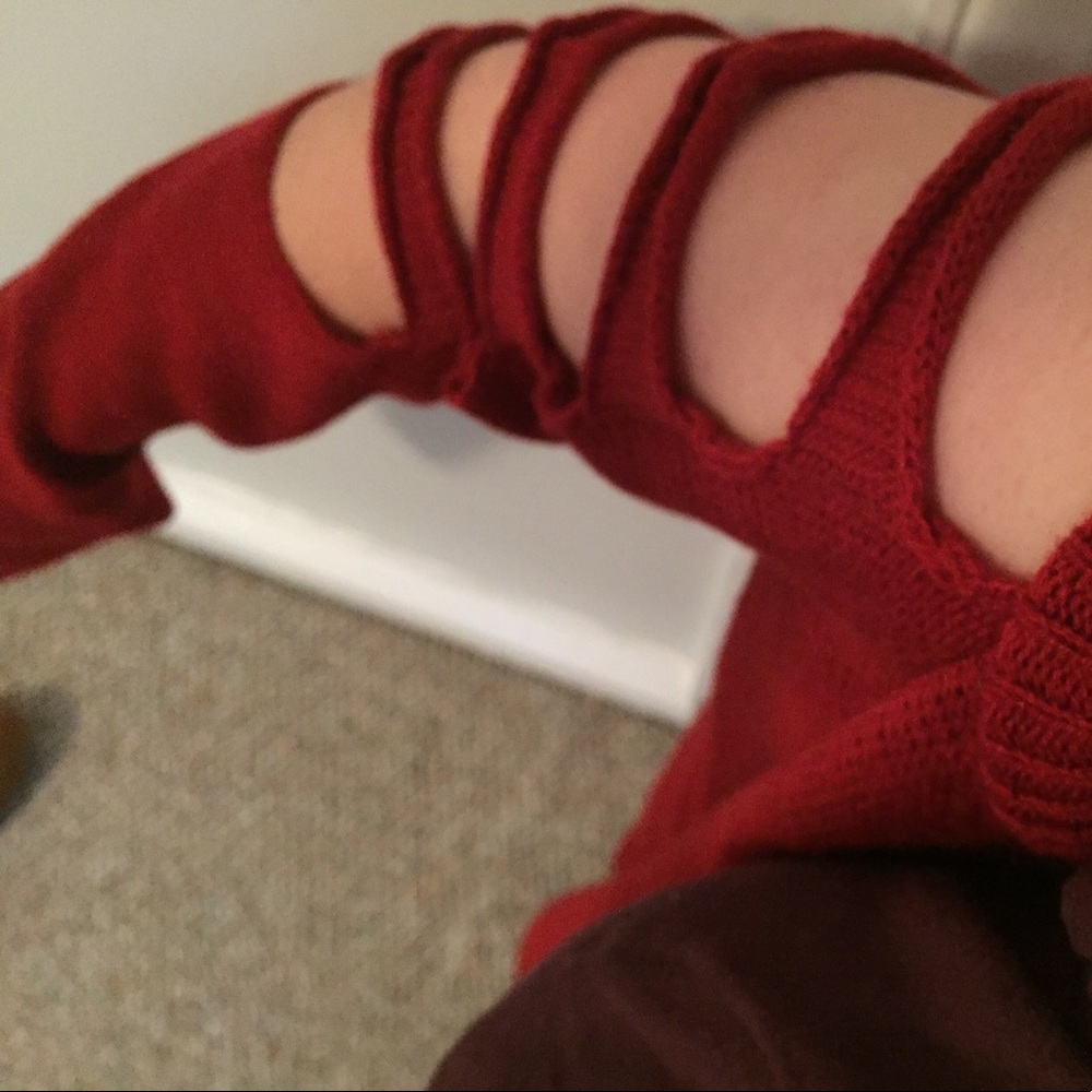Red sweater - Picture 3 of 3