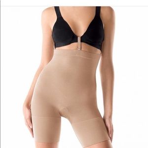 NEW Spanx Slim Cognito Shaping Mid-Thigh Bodysuit