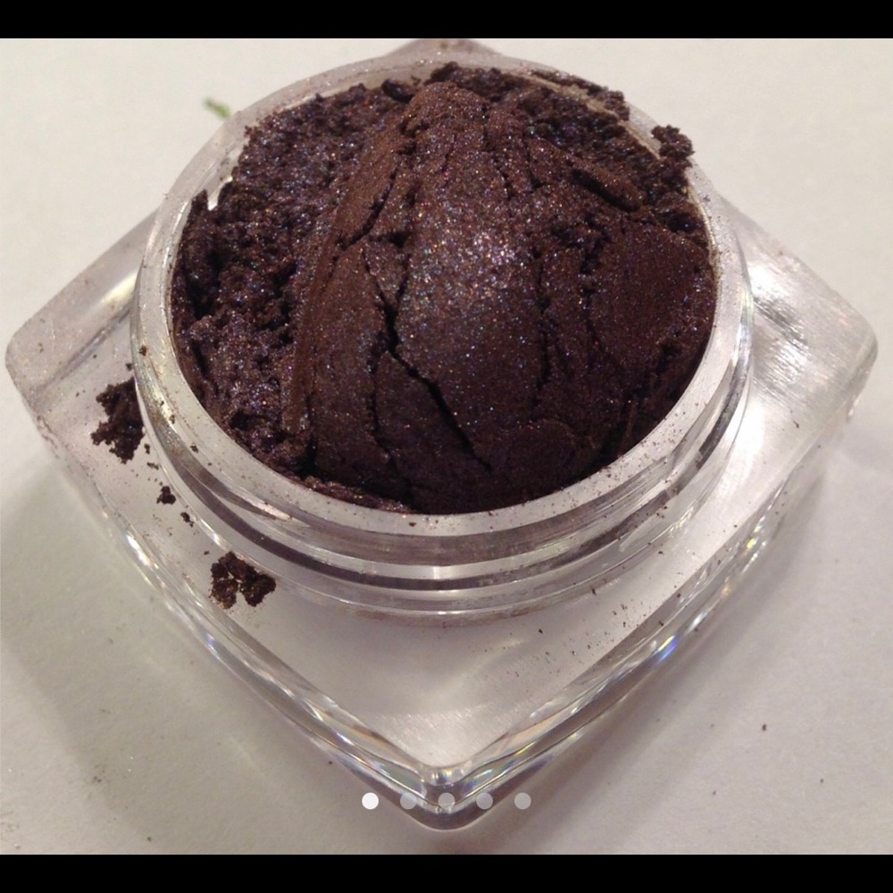 Mineral Eyeshadow in Indescribable