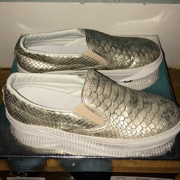 Gold stylish sneakers - Picture 3 of 4