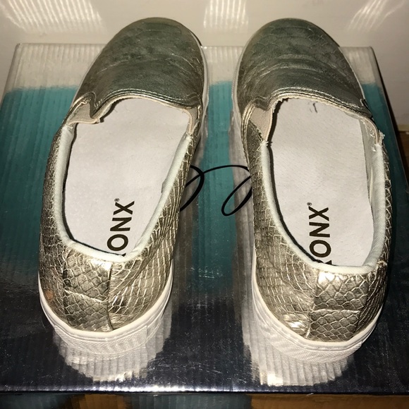 Gold stylish sneakers - Picture 4 of 4