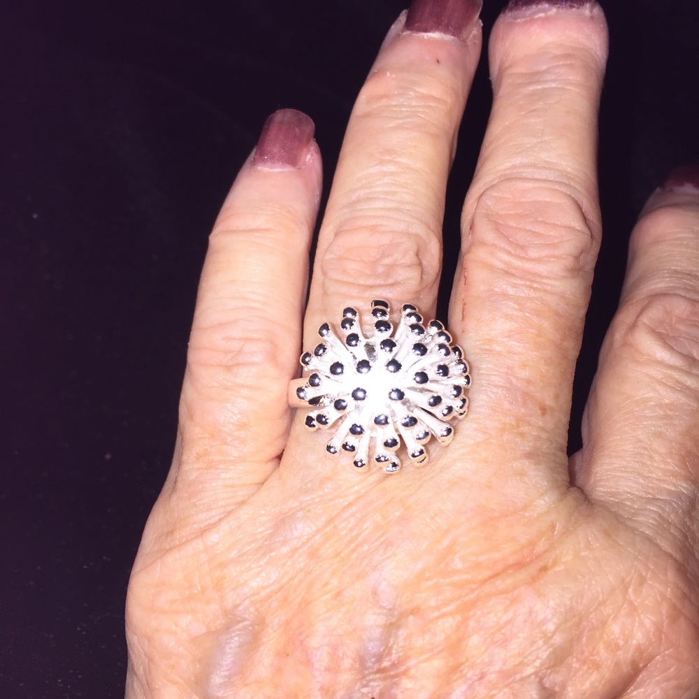 Super.Cute and Trendy Ring - Picture 2 of 4