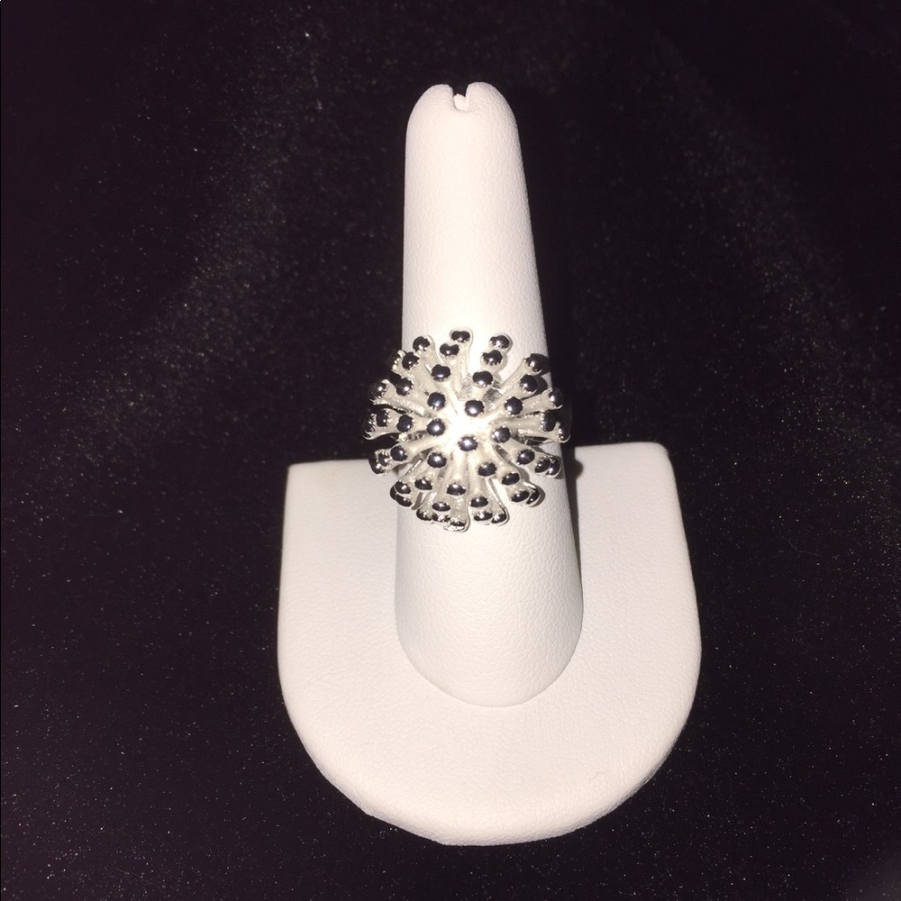 Super.Cute and Trendy Ring - Picture 3 of 4