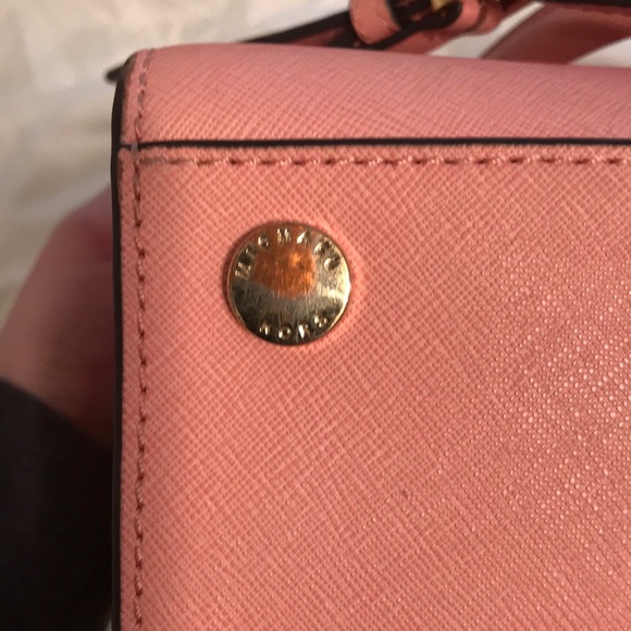 Michael Kors medium pink Selma w/ crossbody strap - Picture 6 of 6