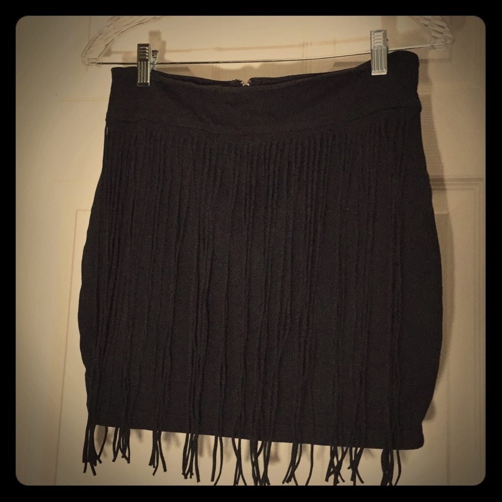 High-waisted tassel skirt with back zip