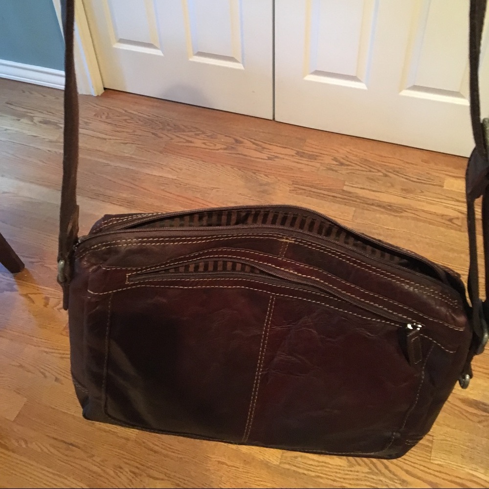 Leather cross body unisex computer bag!