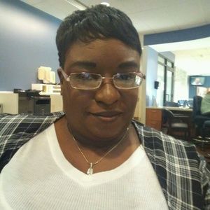 Meet your Posher, Desiree