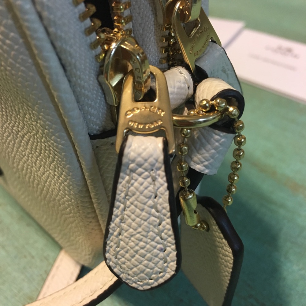 💕NWT COACH💕 CROSSBODY POUCH LEATHER BAG - Picture 6 of 7